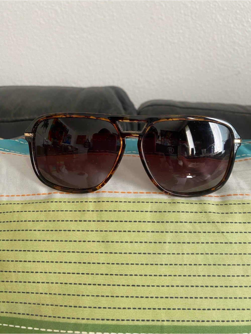Men's Tortoiseshell Sunglasses with Dark Lenses